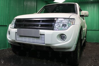 3 299 р. Защитная сетка в бампер (низ, ячейка 3х7 мм) Стрелка11 Стандарт Mitsubishi Pajero 4 V80 3 дв. 1-ый рестайлинг (2011-2014) (Хром)  с доставкой в г. Майкоп. Увеличить фотографию 3