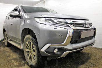 4 649 р. Защитная сетка в бампер (низ, с парктроником, ячейка 3х7 мм) Стрелка11 Стандарт Mitsubishi Pajero Sport QE дорестайлинг (2015-2021) (Чёрная)  с доставкой в г. Майкоп. Увеличить фотографию 4