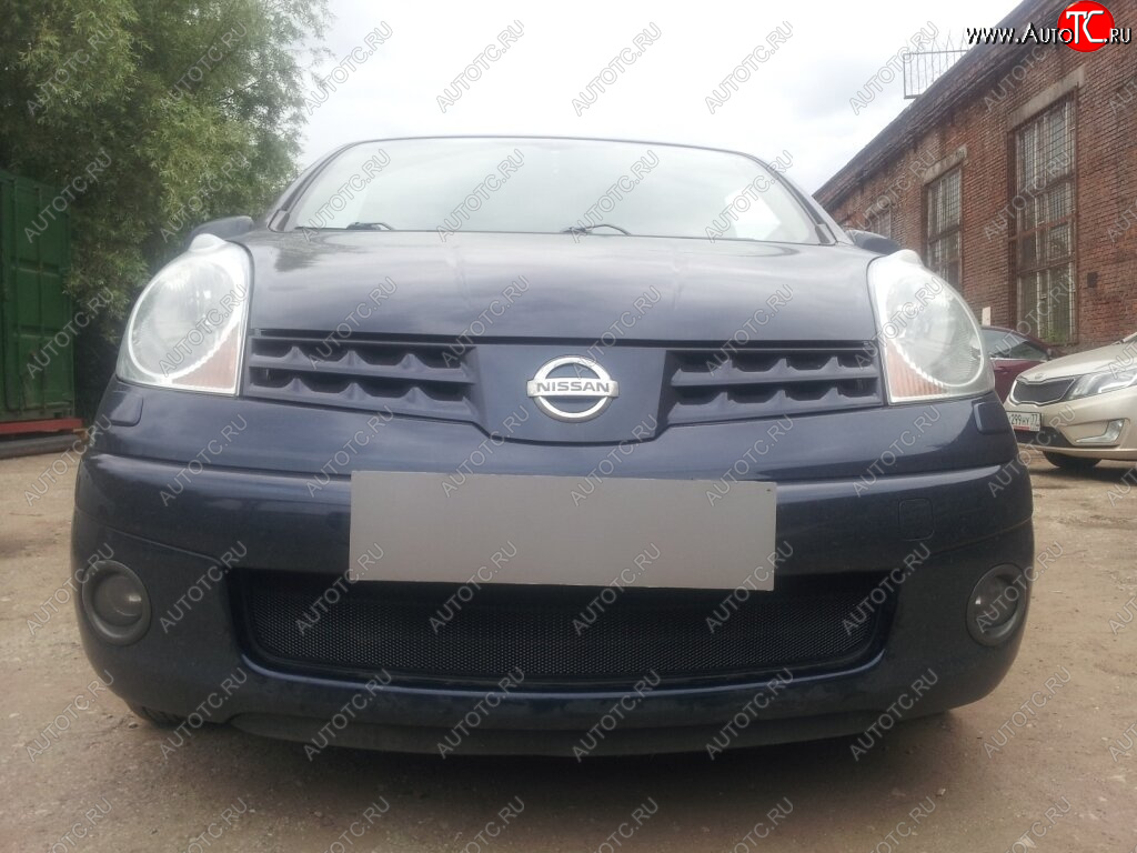 2 999 р. Защитная сетка в бампер (низ, ячейка 3х7 мм) Стрелка11 Стандарт Nissan Note 1 E11 дорестайлинг (2004-2008) (Чёрная)  с доставкой в г. Майкоп