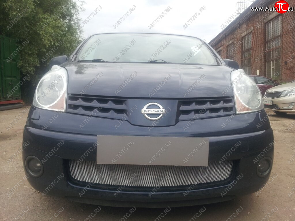3 179 р. Защитная сетка в бампер (низ, ячейка 3х7 мм) Стрелка11 Стандарт Nissan Note 1 E11 дорестайлинг (2004-2008) (Хром)  с доставкой в г. Майкоп