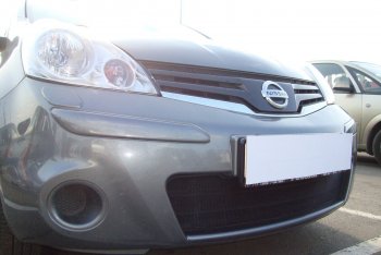 2 999 р. Защитная сетка в бампер (низ, ячейка 3х7 мм) Стрелка11 Стандарт Nissan Note 1 E11 рестайлинг (2008-2013) (Чёрная)  с доставкой в г. Майкоп. Увеличить фотографию 3