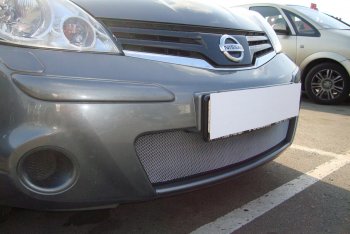 3 179 р. Защитная сетка в бампер (низ, ячейка 3х7 мм) Стрелка11 Стандарт Nissan Note 1 E11 рестайлинг (2008-2013) (Хром)  с доставкой в г. Майкоп. Увеличить фотографию 3
