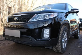 3 899 р. Защитная сетка в бампер (середина, ячейка 4х10 мм) Alfeco Премиум KIA Sorento XM рестайлинг (2012-2015) (Чёрная)  с доставкой в г. Майкоп. Увеличить фотографию 2