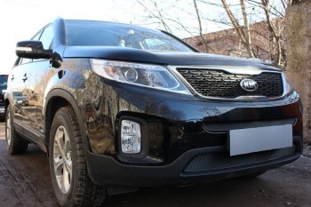 3 899 р. Защитная сетка в бампер (середина, ячейка 4х10 мм) Alfeco Премиум KIA Sorento XM рестайлинг (2012-2015) (Чёрная)  с доставкой в г. Майкоп. Увеличить фотографию 3