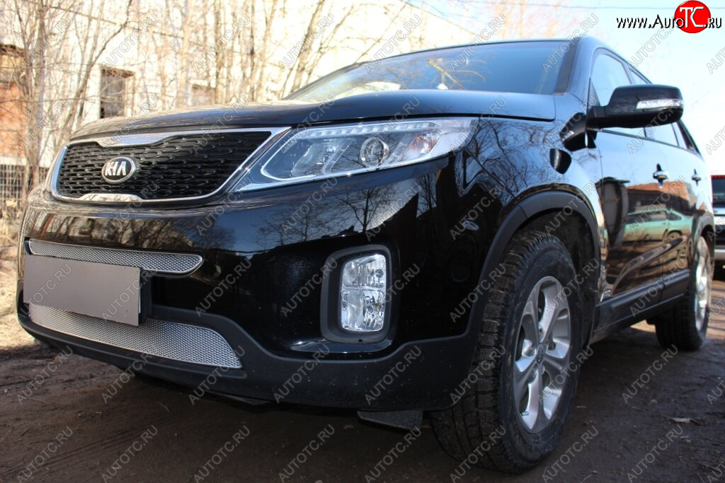 4 299 р. Защитная сетка в бампер (низ, ячейка 4х10 мм) Alfeco Премиум KIA Sorento XM рестайлинг (2012-2015) (Хром)  с доставкой в г. Майкоп
