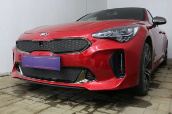 6 249 р. Защитная сетка в бампер (верх, ячейка 4х10 мм) Alfeco Премиум KIA Stinger (2017-2025) (Чёрная)  с доставкой в г. Майкоп. Увеличить фотографию 2
