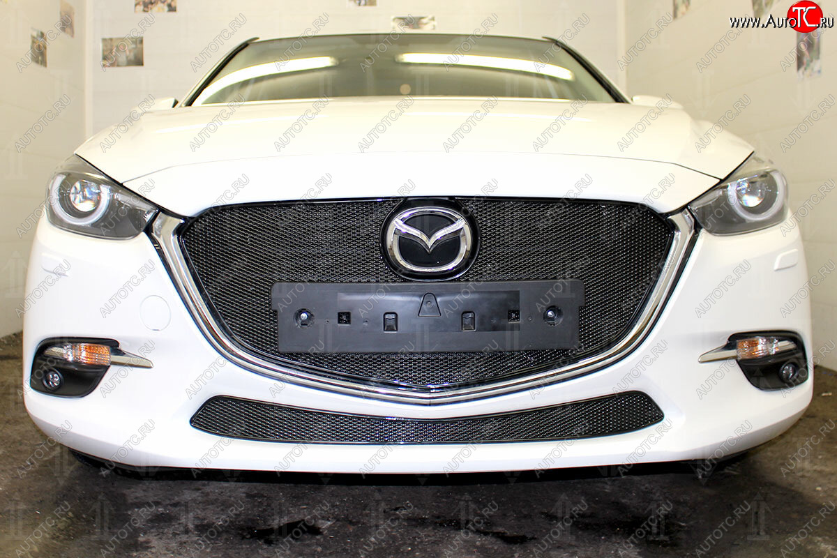 3 899 р. Защитная сетка в бампер (низ, ячейка 4х10 мм) Alfeco Премиум Mazda 3/Axela BM рестайлинг седан (2016-2019) (Чёрная)  с доставкой в г. Майкоп