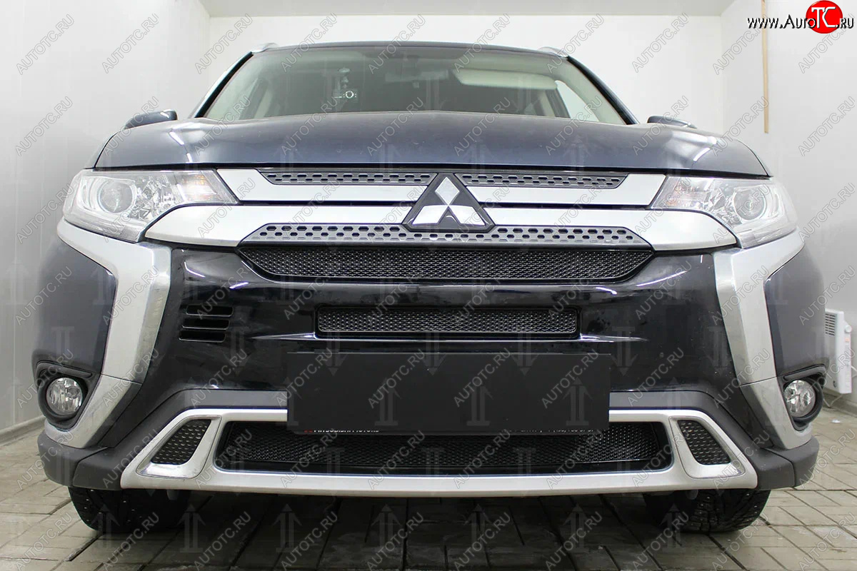 9 599 р. Защитная сетка в бампер (3 части, ячейка 4х10 мм) Alfeco Премиум Mitsubishi Outlander GF 3-ий рестайлинг (2018-2022) (Чёрная)  с доставкой в г. Майкоп