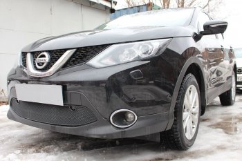 4 499 р. Защитная сетка в бампер (низ, с парктроником, ячейка 4х10 мм) Стрелка11 Премиум Nissan Qashqai 2 J11 дорестайлинг (2013-2019) (Чёрная)  с доставкой в г. Майкоп. Увеличить фотографию 2
