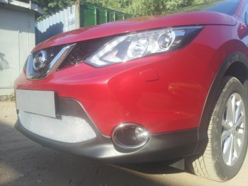 4 499 р. Защитная сетка в бампер (низ, ячейка 4х10 мм) Стрелка11 Премиум Nissan Qashqai 2 J11 дорестайлинг (2013-2019) (Хром)  с доставкой в г. Майкоп. Увеличить фотографию 2