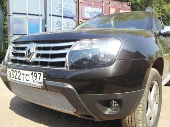 4 299 р. Защитная сетка в бампер (низ, ячейка 4х10 мм) Стрелка11 Премиум Renault Duster HS дорестайлинг (2010-2015) (Хром)  с доставкой в г. Майкоп. Увеличить фотографию 2