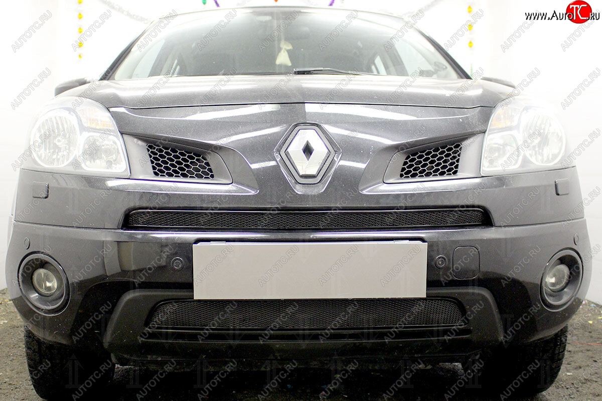 4 099 р. Защитная сетка в бампер (низ, ячейка 4х10 мм) Стрелка11 Премиум Renault Koleos Phase 1 (2007-2011) (Чёрная)  с доставкой в г. Майкоп