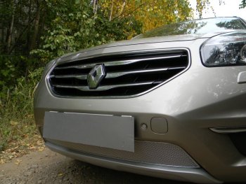4 549 р. Защитная сетка в бампер (низ, ячейка 4х10 мм) Стрелка11 Премиум Renault Koleos 1 Phase 3 (2013-2016) (Хром)  с доставкой в г. Майкоп. Увеличить фотографию 2