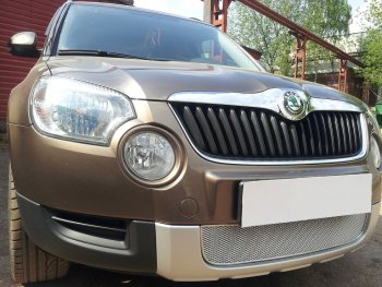 4 299 р. Защитная сетка в бампер (низ, ячейка 4х10 мм) Стрелка11 Премиум Skoda Yeti (2009-2013) (Хром)  с доставкой в г. Майкоп. Увеличить фотографию 4