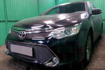 5 199 р. Защитная сетка в бампер (низ, ячейка 4х10 мм) Стрелка11 Премиум Toyota Camry XV55 1-ый рестайлинг (2014-2017) (Чёрная)  с доставкой в г. Майкоп. Увеличить фотографию 2