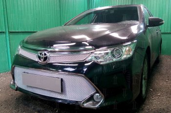 5 299 р. Защитная сетка в бампер (низ, ячейка 4х10 мм) Стрелка11 Премиум Toyota Camry XV55 1-ый рестайлинг (2014-2017) (Хром)  с доставкой в г. Майкоп. Увеличить фотографию 3