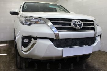 5 199 р. Защитная сетка в бампер (низ, ячейка 4х10 мм) Стрелка11 Премиум Toyota Fortuner AN160 дорестайлинг (2015-2020) (Чёрная)  с доставкой в г. Майкоп. Увеличить фотографию 3