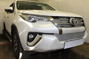 5 299 р. Защитная сетка в бампер (низ, ячейка 4х10 мм) Стрелка11 Премиум Toyota Fortuner AN160 дорестайлинг (2015-2020) (Хром)  с доставкой в г. Майкоп. Увеличить фотографию 3