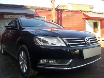 4 299 р. Защитная сетка в бампер (низ, ячейка 4х10 мм) Стрелка11 Премиум Volkswagen Passat B7 седан (2010-2015) (Чёрная)  с доставкой в г. Майкоп. Увеличить фотографию 2