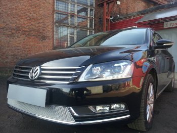 4 299 р. Защитная сетка в бампер (низ, ячейка 4х10 мм) Стрелка11 Премиум Volkswagen Passat B7 седан (2010-2015) (Хром)  с доставкой в г. Майкоп. Увеличить фотографию 2