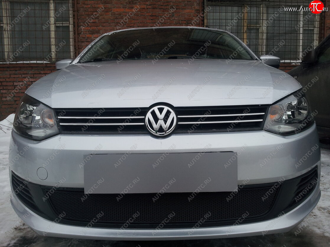 4 299 р. Защитная сетка в бампер (низ, ячейка 4х10 мм) Стрелка11 Премиум Volkswagen Polo 5 седан дорестайлинг (2009-2015) (Чёрная)  с доставкой в г. Майкоп