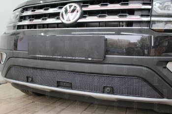 4 499 р. Защитная сетка в бампер (низ, ячейка 4х10 мм) Стрелка11 Премиум Volkswagen Teramont CA1 дорестайлинг (2016-2020) (Чёрная)  с доставкой в г. Майкоп. Увеличить фотографию 2