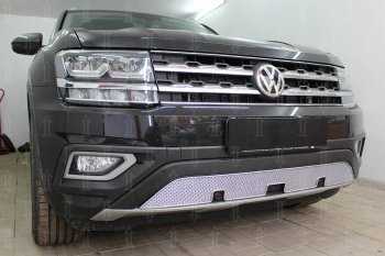 4 999 р. Защитная сетка в бампер (низ, с камерой и парктроником, ячейка 4х10 мм) Стрелка11 Премиум Volkswagen Teramont CA1 дорестайлинг (2016-2020) (Хром)  с доставкой в г. Майкоп. Увеличить фотографию 3