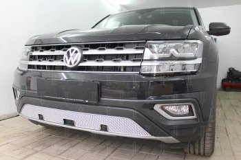4 999 р. Защитная сетка в бампер (низ, с камерой и парктроником, ячейка 4х10 мм) Стрелка11 Премиум Volkswagen Teramont CA1 дорестайлинг (2016-2020) (Хром)  с доставкой в г. Майкоп. Увеличить фотографию 4