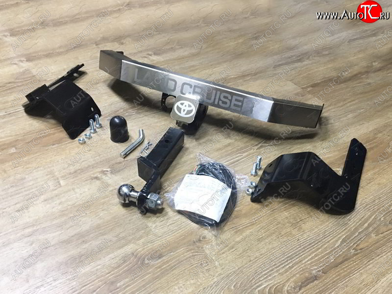 21 599 р. Фаркоп (тягово-сцепное устройство) TCC Тюнинг  Toyota Land Cruiser  200 (2012-2021) 1-ый рестайлинг, 2-ой рестайлинг (оцинкованный, шар E нержавейка, надпись Land Cruiser)  с доставкой в г. Майкоп