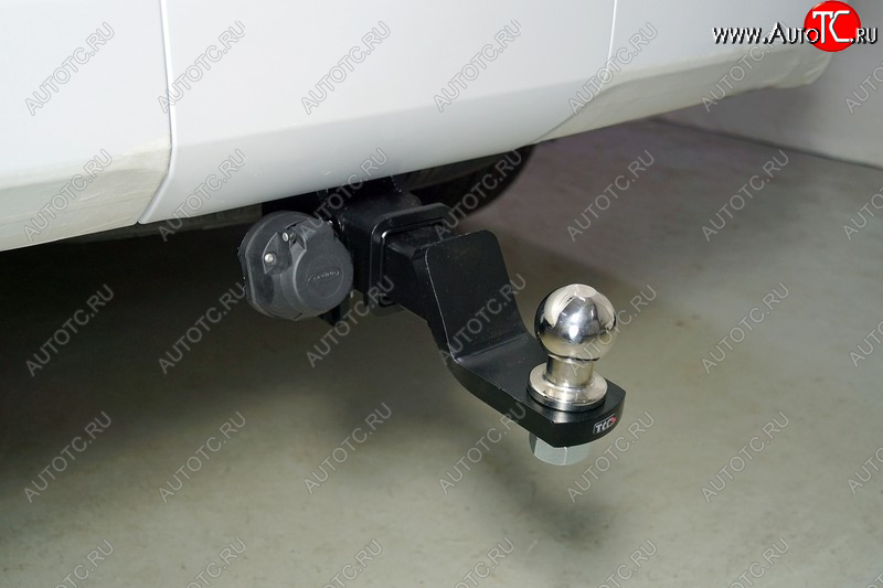 16 399 р. Фаркоп (тягово-сцепное устройство) TCC Тюнинг  Toyota Land Cruiser  J300 (2021-2025) дорестайлинг (оцинкованный, шар E нержавейка)  с доставкой в г. Майкоп