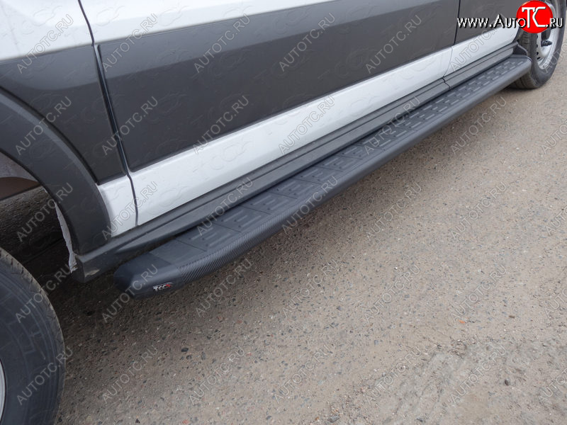 15 699 р. Правый порог алюминиевый с пластиковой накладкой ТСС Тюнинг Ford Transit Connect (2013-2018) (карбон черный)  с доставкой в г. Майкоп
