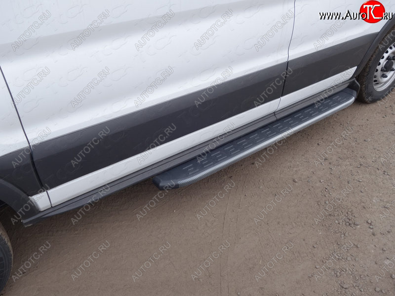 10 999 р. Правый порог алюминиевый с пластиковой накладкой, ТСС Тюнинг Ford Transit Connect (2013-2018) (карбон)  с доставкой в г. Майкоп