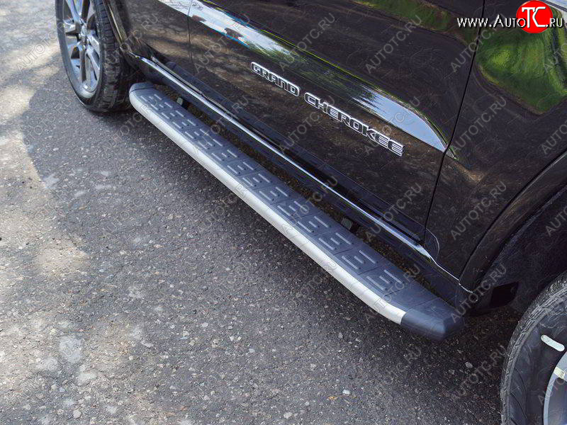 20 599 р. Пороги алюминиевые с пластиковой накладкой ТСС Тюнинг  Jeep Grand Cherokee  WK2 (2013-2018) 1-ый рестайлинг (серые)  с доставкой в г. Майкоп