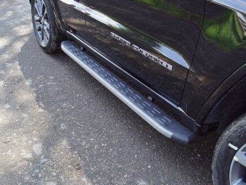 Пороги алюминиевые с пластиковой накладкой, ТСС Тюнинг Jeep Grand Cherokee  WK2 (2017-2022) 2-ой рестайлинг (карбон серые)