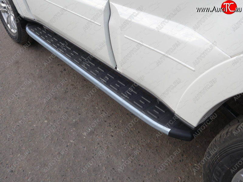 21 999 р. Пороги алюминиевые с пластиковой накладкой, ТСС Тюнинг  Mitsubishi Pajero  4 V90 (2014-2020) 2-ой рестайлинг (карбон серебро)  с доставкой в г. Майкоп