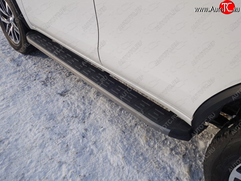 21 999 р. Пороги алюминиевые с пластиковой накладкой, ТСС Тюнинг  Toyota Fortuner  AN160 (2015-2020) дорестайлинг (карбон серые)  с доставкой в г. Майкоп