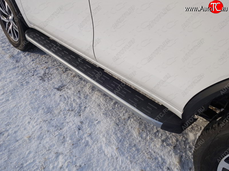 21 999 р. Пороги алюминиевые с пластиковой накладкой, ТСС Тюнинг  Toyota Fortuner  AN160 (2015-2020) дорестайлинг (карбон серебро)  с доставкой в г. Майкоп