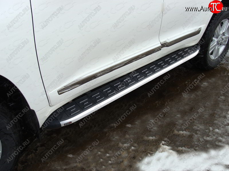 20 599 р. Пороги алюминиевые с пластиковой накладкой ТСС Тюнинг  Toyota Land Cruiser  200 (2007-2012) дорестайлинг (серые)  с доставкой в г. Майкоп