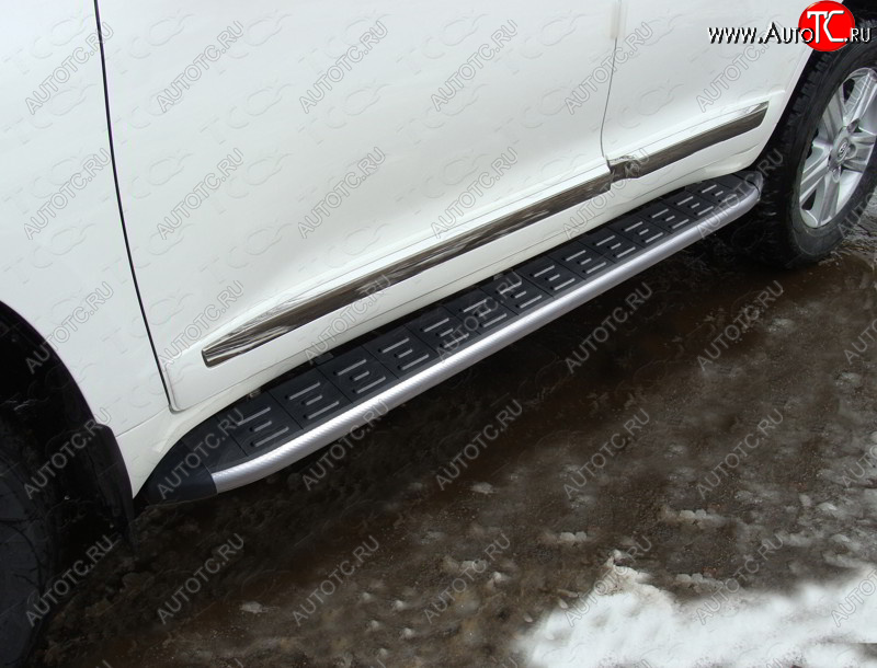 21 999 р. Пороги алюминиевые с пластиковой накладкой кроме EXECUTIVE, ТСС Тюнинг  Toyota Land Cruiser  200 (2015-2021) 2-ой рестайлинг (карбон серые)  с доставкой в г. Майкоп