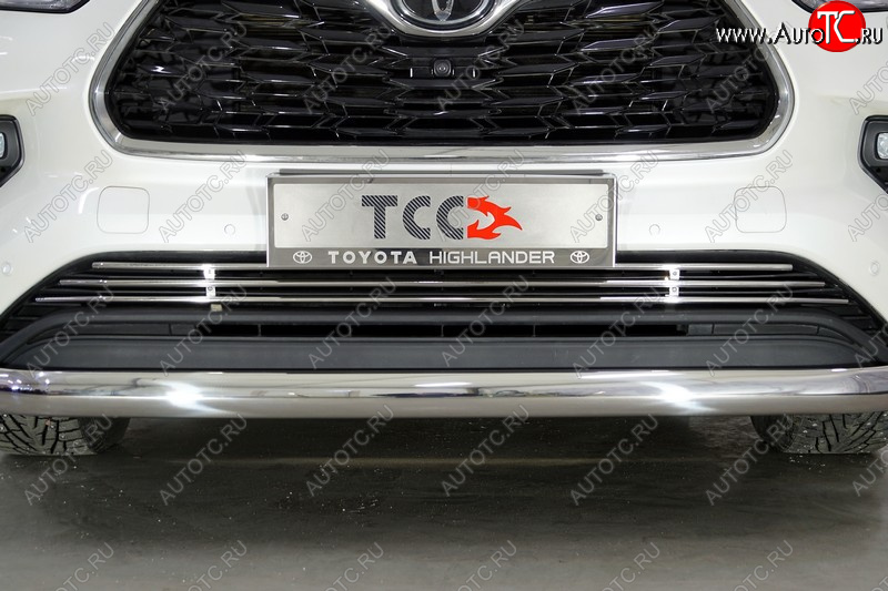 11 999 р. Нижняя декоративная вставка в бампер ТСС Тюнинг  Toyota Highlander  XU70 (2020-2025) (d 12 мм)  с доставкой в г. Майкоп