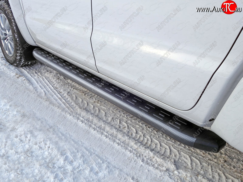 21 999 р. Пороги алюминиевые с пластиковой накладкой ТСС Тюнинг  Volkswagen Amarok (2016-2022) рестайлинг (карбон черные)  с доставкой в г. Майкоп