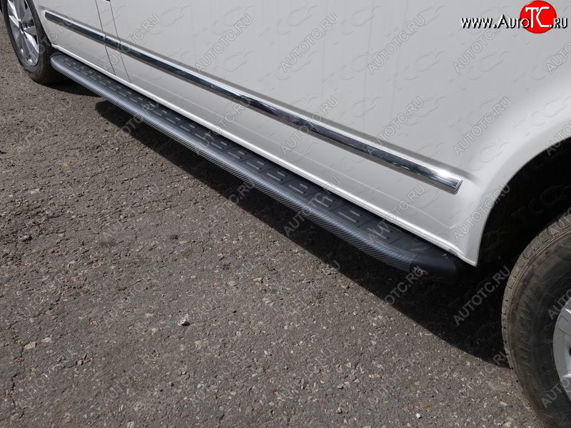 33 649 р. Пороги алюминиевые с пластиковой накладкой ТСС Тюнинг  Volkswagen Caravelle  T6 (2015-2019) дорестайлинг (карбон черные)  с доставкой в г. Майкоп