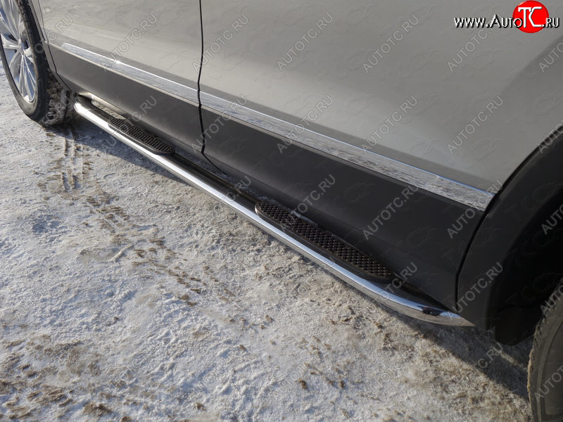 31 399 р. Пороги овальные гнутые с накладкой 75х42 мм ТСС Тюнинг  Volkswagen Tiguan  Mk2 (2016-2022) дорестайлинг, рестайлинг  с доставкой в г. Майкоп