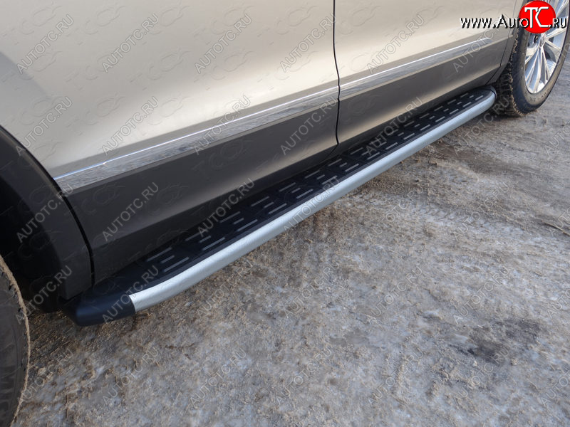 21 999 р. Пороги алюминиевые с пластиковой накладкой, ТСС Тюнинг  Volkswagen Tiguan  Mk2 (2016-2020) дорестайлинг ( карбон серебро)  с доставкой в г. Майкоп