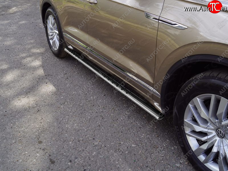37 999 р. Пороги овальные с проступью 75х42 мм ТСС Тюнинг Volkswagen Touareg CR (2018-2025) (серые)  с доставкой в г. Майкоп