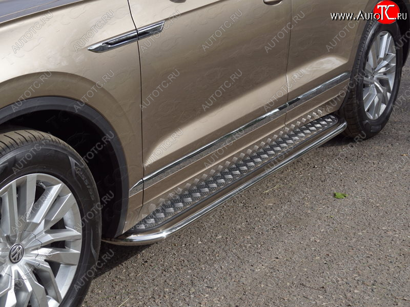 46 999 р. Пороги с площадкой 75х42 мм ТСС Тюнинг Volkswagen Touareg CR (2018-2025) (серые)  с доставкой в г. Майкоп
