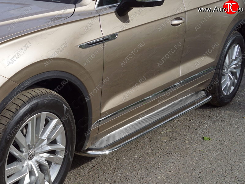 56 999 р. Пороги с площадкой 75х42 мм ТСС Тюнинг  Volkswagen Touareg  CR (2018-2025) (нержавейка)  с доставкой в г. Майкоп