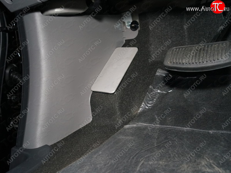 669 р. Накладка площадки левой ноги, ТСС Тюнинг  Hyundai Starex/Grand Starex/H1  TQ (2017-2022) 2-ой рестайлинг (лист алюминий 4мм)  с доставкой в г. Майкоп