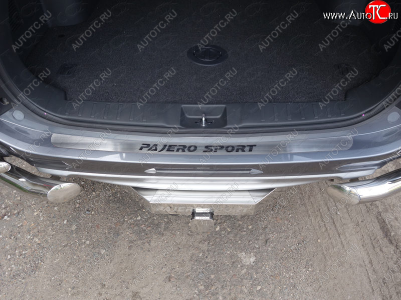 2 999 р. Накладка на задний бампер, ТСС Тюнинг  Mitsubishi Pajero Sport  QE (2015-2021) дорестайлинг (лист шлифованный надпись Pajero Sport)  с доставкой в г. Майкоп