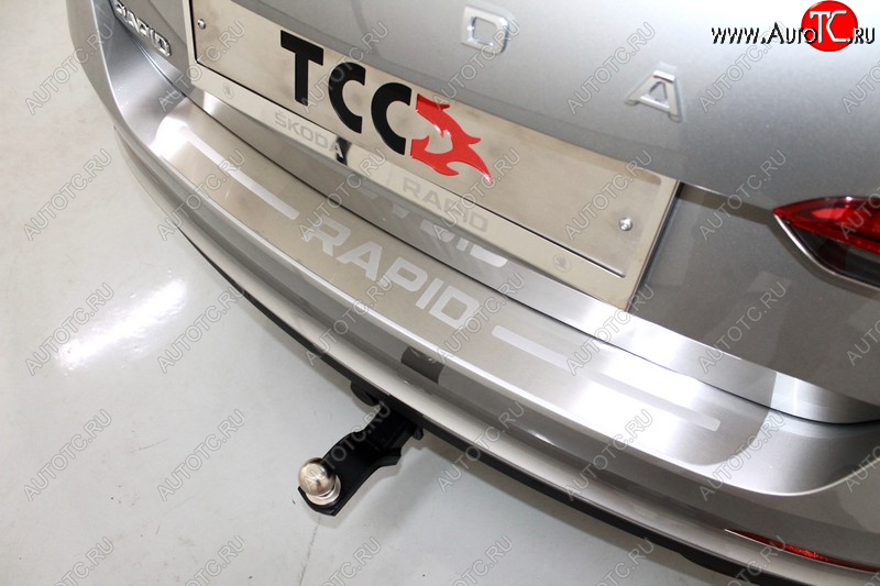 2 489 р. Накладка на задний бампер, ТСС Тюнинг  Skoda Rapid ( NH1,  NH3) (2015-2020) хэтчбэк рестайлинг, рестайлинг лифтбэк (лист шлифованный надпись Rapid)  с доставкой в г. Майкоп
